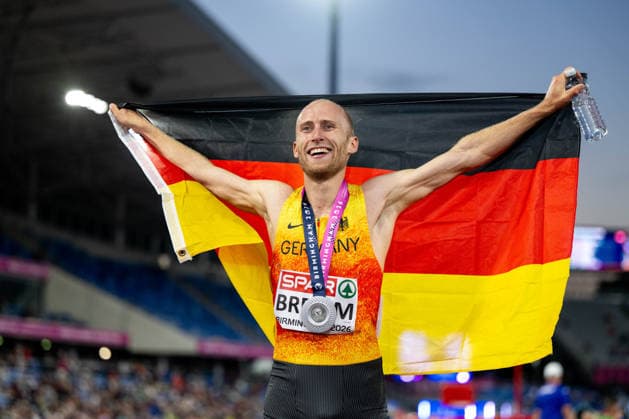 10.08.2026, GBR, Leichtathletik, Europameisterschaft 2026, Abendsession Tag 1, Birmingham Florian Bremm ( Deutschland ) jubelt im Ziel über die Silber Medaille für Platz 2, 5000 Meter Lauf Herren, Finale Birmingham Alexander Stadium England Großbritannien *** August 10, 2026, GBR, Track and Field, 2026 European Championships, Evening Session, Day 1, Birmingham Florian Bremm of Germany celebrates at the finish line after winning the silver medal for second place in the men s 5,000-meter race, final, at Alexander Stadium in Birmingham, England, United Kingdom Copyright: xNordphoto Memmlerx