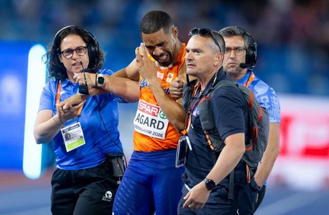 BIRMINGHAM - Terrence Agard is taken off the track injured during the 4x400 mixed relay final at the European Athletics Championships. It is the first time the European Championships are being held in Great Britain. IRIS VAN DEN BROEK ANP xVIxANPxSportx xxANPxIVx 565239199 originalFilename: 565239199.jpg