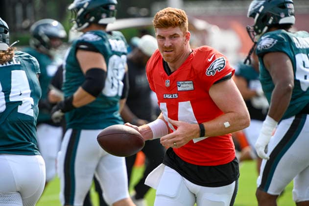 August 10, 2026, Philadelphia, Pennsylvania, United States: EagleÃ¢â‚¬â ¢s QB, ANDY DALTON runs offensive drills with FB CARSON STEELE (34) at training camp held at the Jefferson Health Training Complex in Philadelphia Pa NFL, American Football Herren, USA 2026: Philadelphia Eagles Training Camp  - ZUMArf1_ 20260810_zaf_rf1_012 Copyright: xRickyxFitchettx