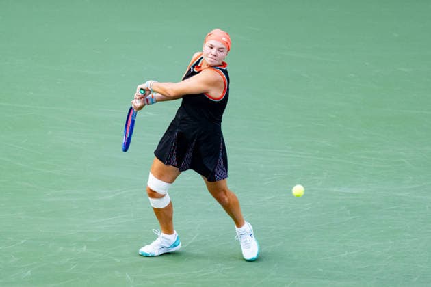 TORONTO, ON - AUGUST 10: Diana Shnaider of Russia returns a shot during her Quarter-final match of the WTA, Tennis Damen National Bank Open tournament on August 10, 2026 at Sobeys Stadium in Toronto, ON, Canada (Photo by Julian Avram Icon Sportswire) TENNIS: AUG 10 National Bank Open EDITORIAL USE ONLY Icon2608100005