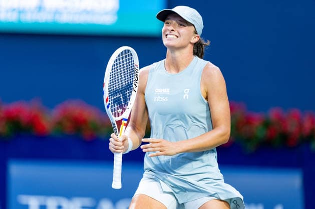TORONTO, ON - AUGUST 10: Iga Swiatek of Poland celebrates after winning a point during her Quarter-final match of the WTA, Tennis Damen National Bank Open tournament on August 10, 2026 at Sobeys Stadium in Toronto, ON, Canada (Photo by Julian Avram Icon Sportswire) TENNIS: AUG 10 National Bank Open EDITORIAL USE ONLY Icon2608100038