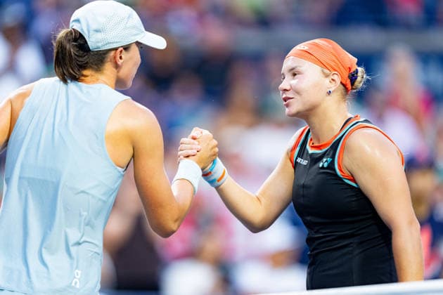 TORONTO, ON - AUGUST 10: Iga Swiatek of Poland and Diana Shnaider of Russia shake hands after their Quarter-final match of the WTA, Tennis Damen National Bank Open tournament on August 10, 2026 at Sobeys Stadium in Toronto, ON, Canada (Photo by Julian Avram Icon Sportswire) TENNIS: AUG 10 National Bank Open EDITORIAL USE ONLY Icon2608100050