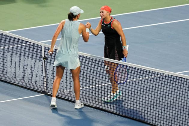 National Bank Open 2026 - Day 10 TORONTO, CANADA - AUGUST 10 : Iga Swiatek of Poland and Diana Shnaider shake hands after the quarter-finals round match during day 10 of WTA, Tennis Damen 1000 National Bank Open in Toronto, Ontario, Canada on August 10, 2026. Mert Alper Dervis Anadolu Ontario Canada. Editorial use only. Please get in touch for any other usage.  Copyright: x2026xAnadoluxMertxAlperxDervisx