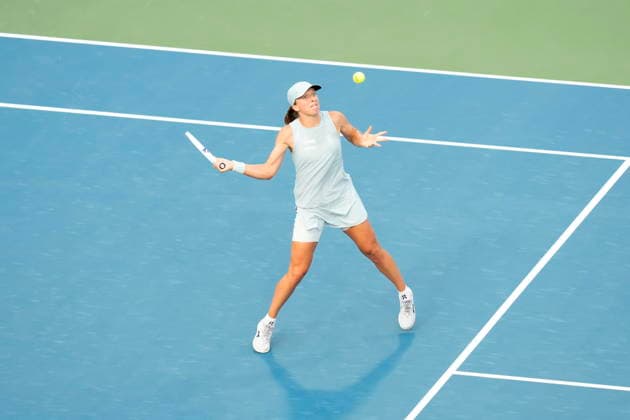 August 10, 2026, Toronto, On, CAN: Poland s Iga Swiatek hits a return to Diana Shnaider of Russia at the National Bank Open in Toronto on Monday, Aug. 10, 2026. Canada News - August 10, 2026  - ZUMAc35_ 20260810_zaf_c35_099 Copyright: xChrisxYoungx