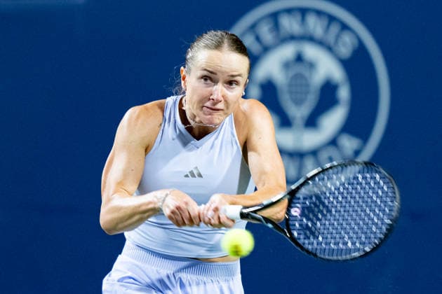 TORONTO, ON - AUGUST 10: Elina Svitolina of Ukraine returns a shot during her Quarter-final match of the WTA, Tennis Damen National Bank Open tournament on August 10, 2026 at Sobeys Stadium in Toronto, ON, Canada (Photo by Julian Avram Icon Sportswire) TENNIS: AUG 10 National Bank Open EDITORIAL USE ONLY Icon2608100171