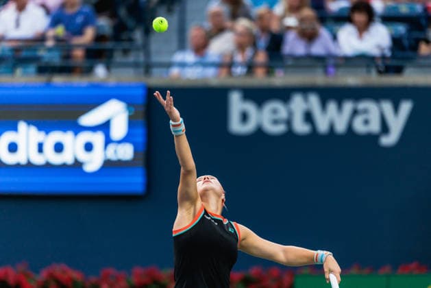 TORONTO, ON - AUGUST 10: Diana Shnaider (RUS) is seen in action during a women s singles quarter-final match at the WTA, Tennis Damen 1000 National Bank Open on August 10, 2026 at Sobeys Stadium in Toronto, ON (Photo by Mathew Tsang Icon Sportswire) TENNIS: AUG 10 National Bank Open EDITORIAL USE ONLY Icon260810027