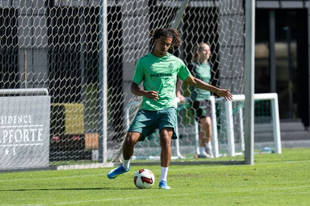 11.08.2026, GER Deutschland, Fussball, Saison 2026 2027, Trainingslager Werder Bremen, Tag 2. des Trainingslagers von SV Werder Bremen in Harsewinkel-Marienfeld Kenny Queta (SV Werder Bremen, 19) Einzelaktion; Ganzkörper Ganzkoerper ; Ball am Fuss; Harsewinkel-Marienfeld Hotel-Residence Klosterpforte Nordrhein-Westfalen (NRW) Deutschland *** August 11, 2026, GER Germany, Soccer, 2026–2027 Season, Werder Bremen Training Camp, Day 2 of SV Werder Bremen’s training camp in Harsewinkel, Marienfeld; Kenny Queta, SV Werder Bremen, 19 individual moves, full-body, ball at his feet, Harsewinkel, Marienfeld, Hotel Residence Klosterpforte, North Rhine-Westphalia (NRW), Germany Copyright: xnordphotoxGmbHx xChristianxSchulzex