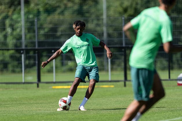 11.08.2026, GER Deutschland, Fussball, Saison 2026 2027, Trainingslager Werder Bremen, Tag 2. des Trainingslagers von SV Werder Bremen in Harsewinkel-Marienfeld Samuel Mbangula (SV Werder Bremen, 7) Einzelaktion; Ganzkörper Ganzkoerper ; Ball am Fuss; Harsewinkel-Marienfeld Hotel-Residence Klosterpforte Nordrhein-Westfalen (NRW) Deutschland *** August 11, 2026, GER Germany, Soccer, 2026–2027 Season, Werder Bremen Training Camp, Day 2 of SV Werder Bremen’s training camp in Harsewinkel, Marienfeld: Samuel Mbangula (SV Werder Bremen), 7 individual moves, full-body, ball at his feet, Harsewinkel, Marienfeld, Hotel Residence Klosterpforte, North Rhine-Westphalia (NRW), Germany Copyright: xnordphotoxGmbHx xChristianxSchulzex