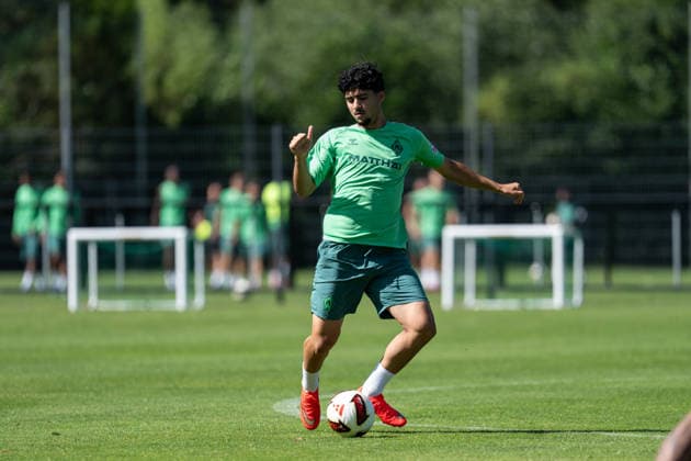 11.08.2026, GER Deutschland, Fussball, Saison 2026 2027, Trainingslager Werder Bremen, Tag 2. des Trainingslagers von SV Werder Bremen in Harsewinkel-Marienfeld Darwin Soylu (SV Werder Bremen, 34) Einzelaktion; Ganzkörper Ganzkoerper ; Ball am Fuss; Harsewinkel-Marienfeld Hotel-Residence Klosterpforte Nordrhein-Westfalen (NRW) Deutschland *** August 11, 2026, GER Germany, Soccer, 2026–2027 Season, Werder Bremen Training Camp, Day 2 of SV Werder Bremen’s training camp in Harsewinkel, Marienfeld: Darwin Soylu (SV Werder Bremen), 34, individual play, full-body movement, ball at his feet, Harsewinkel, Marienfeld, Hotel Residence Klosterpforte, North Rhine-Westphalia (NRW), Germany Copyright: xnordphotoxGmbHx xChristianxSchulzex