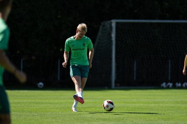 11.08.2026, GER Deutschland, Fussball, Saison 2026 2027, Trainingslager Werder Bremen, Tag 2. des Trainingslagers von SV Werder Bremen in Harsewinkel-Marienfeld Oskar Wojcik Wojcik (SV Werder Bremen, 3) Einzelaktion; Ganzkörper Ganzkoerper ; Ball am Fuss; Harsewinkel-Marienfeld Hotel-Residence Klosterpforte Nordrhein-Westfalen (NRW) Deutschland *** August 11, 2026, GER Germany, Soccer, 2026–2027 Season, Werder Bremen Training Camp, Day 2 of SV Werder Bremen’s training camp in Harsewinkel, Marienfeld; Oskar Wojcik, SV Werder Bremen; 3 individual moves, full-body, ball at his feet; Harsewinkel, Marienfeld, Hotel Residence Klosterpforte, North Rhine-Westphalia (NRW), Germany Copyright: xnordphotoxGmbHx xChristianxSchulzex