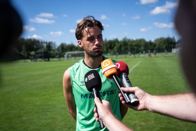 11.08.2026, GER Deutschland, Fussball, Saison 2026 2027, Trainingslager Werder Bremen, Tag 2. des Trainingslagers von SV Werder Bremen in Harsewinkel-Marienfeld Olivier Deman (SV Werder Bremen, 2) im Interview nach dem Training Harsewinkel-Marienfeld Hotel-Residence Klosterpforte Nordrhein-Westfalen (NRW) Deutschland *** August 11, 2026, GER Germany, Soccer, 2026–2027 Season, Werder Bremen Training Camp, Day 2 of SV Werder Bremen’s training camp in Harsewinkel-Marienfeld: Olivier Deman of SV Werder Bremen, 2, in an interview after training at the Hotel Residence Klosterpforte in Harsewinkel-Marienfeld, North Rhine-Westphalia (NRW), Germany Copyright: xnordphotoxGmbHx xChristianxSchulzex