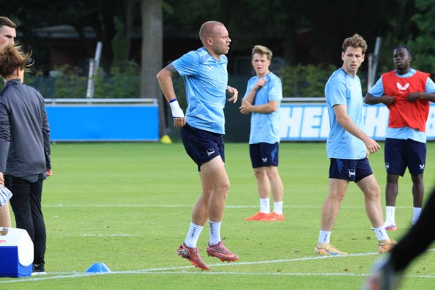 11.08.2026, DEU GER, Fussball , 2.Fussballbundesliga, Saison 2026 2027), Sportforum, Hertha BSC, Training Jon Dabur Thorsteinsson (Hertha BSC Berlin 24), verletzt, von Deyovaisio Zeefuik (Hertha BSC Berlin 42) 2. Liga: DFB DFL regulations prohibit any use of photographs as image sequences and or quasi-video) Berlin Sportforum Berlin Deutschland *** August 11, 2026, Germany, Soccer, 2. Bundesliga, 2026–2027 Season, Sportforum, Hertha BSC, Training: Jon Dabur, Thorsteinsson, Hertha BSC Berlin 24, injured, Deyovaisio Zeefuik, Hertha BSC Berlin 42, 2nd Division, DFB and DFL regulations prohibit any use of photographs as image sequences and or quasi-video. Berlin Sportforum, Berlin, Germany Copyright: xNordphotox xEnglerx