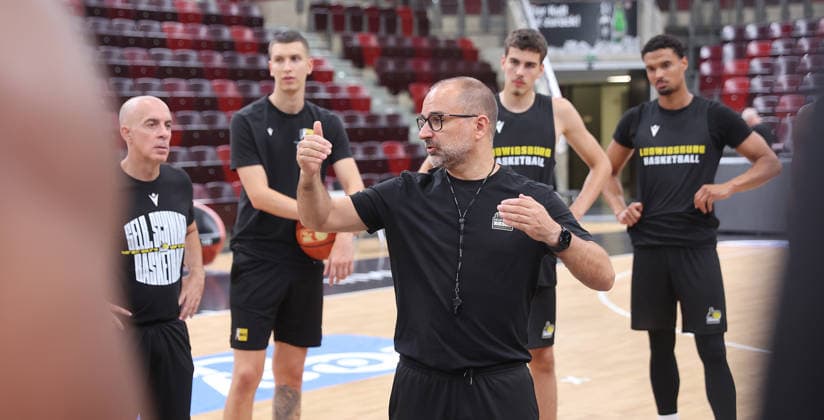 Ludwigsburg , Basketball Training MHP Riesen Ludwigsburg , Trainer Carles Duran *** Ludwigsburg, MHP Riesen Ludwigsburg Basketball Practice, Coach Carles Duran