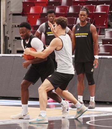 Ludwigsburg , Basketball Training MHP Riesen Ludwigsburg , von links: Maxwell Dongmo Patrick Cartier *** Ludwigsburg, MHP Riesen Ludwigsburg basketball practice, from left: Maxwell Dongmo, Patrick Cartier