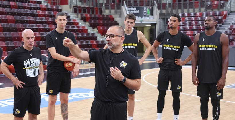 Ludwigsburg , Basketball Training MHP Riesen Ludwigsburg , Trainer Carles Duran *** Ludwigsburg, MHP Riesen Ludwigsburg Basketball Practice, Coach Carles Duran