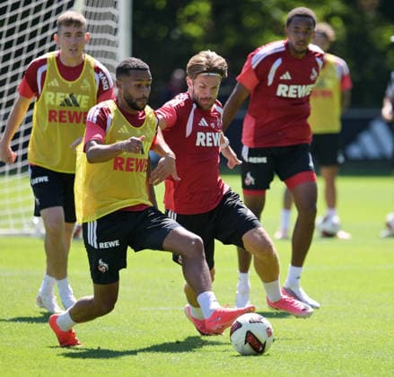 11.08.2026, xophax, Fussball 1.Bundesliga, 1.FC Koeln Training am Geissbockheim des 1.FC Köln. Platz 1. Linton Maina , links ( 1.FC Köln ) und Jan Thielmann , rechts ( 1.FC Köln ) Köln *** August 11, 2026, xophax, Soccer, Bundesliga 1, 1. FC Köln Training at the Geissbockheim, home of 1. FC Köln. No. 1: Linton Maina (1. FC Köln, left) and Jan Thielmann (1. FC Köln, right), Cologne