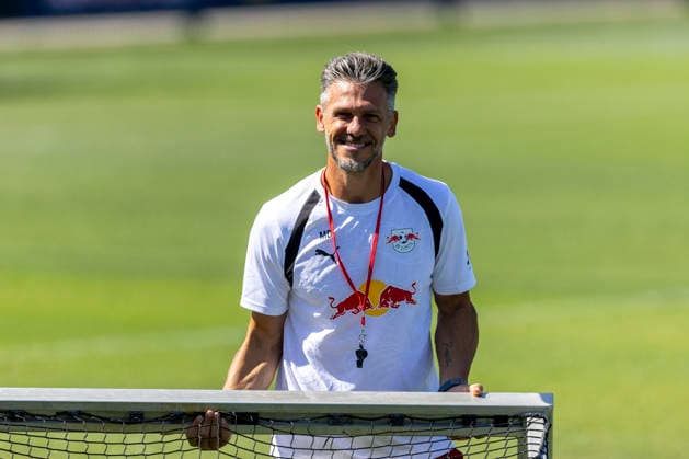 GER, Leipzig, Fussball, oeffentliches Training RB Leipzig im Bild v.l.: Martin Demichelis (Cheftrainer RB Leipzig), lachend, Emotion vor dem Training 11.08.2026, RB Leipzig Training Akademie Cottaweg Leipzig DFL DFB REGULATIONS PROHIBIT ANY USE OF PHOTOGRAPHS AS IMAGE SEQUENCES AND OR QUASI-VIDEO, *** GER, Leipzig, Soccer, RB Leipzig public training session in the photo: from left, Martin Demichelis, head coach of RB Leipzig, smiling, showing emotion before training on August 11, 2026, RB Leipzig Training Academy, Cottaweg, Leipzig; DFL and DFB regulations prohibit any use of photographs as image sequences and or quasi-video, Copyright: HMBxMedia PaulxFritz