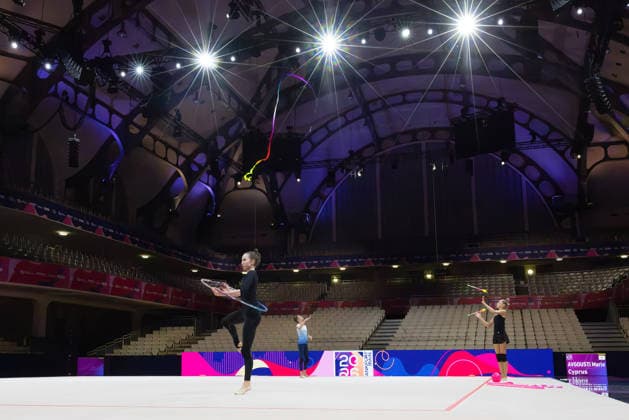 Weltmeisterschaft der Rhythmischen Sportgymnastik Erste Trainingsübungen der Sportlerinnen in der Frankfurter Festhalle. Weltmeisterschaft der Rhythmischen Sportgymnastik vom 11. bis zum 16. August in der Festhalle in Frankfurt am Main., Frankfurt am Main Hessen Deutschland Festhalle *** World Rhythmic Gymnastics Championships: Athletes First Training Sessions at Frankfurt s Festhalle World Rhythmic Gymnastics Championships from August 11 to 16 at the Festhalle in Frankfurt am Main, Frankfurt am Main, Hesse, Germany, Festhalle