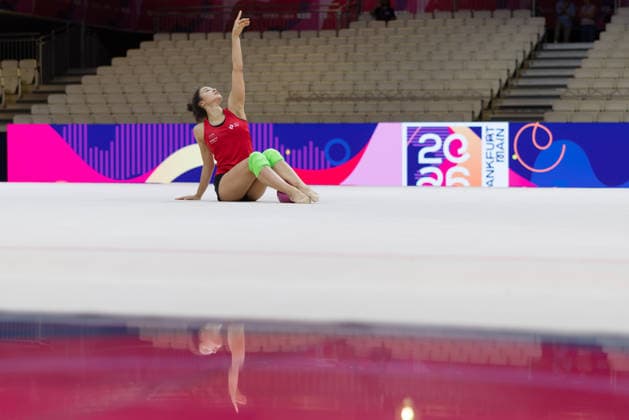 Weltmeisterschaft der Rhythmischen Sportgymnastik Lauren Grüniger aus der Schweiz beim ersten Training in der Festhalle. Weltmeisterschaft der Rhythmischen Sportgymnastik vom 11. bis zum 16. August in der Festhalle in Frankfurt am Main., Frankfurt am Main Hessen Deutschland Festhalle *** World Rhythmic Gymnastics Championships: Lauren Grüniger of Switzerland at her first practice session at the Festhalle. World Rhythmic Gymnastics Championships, August 11–16, at the Festhalle in Frankfurt am Main, Frankfurt am Main, Hesse, Germany. Festhalle