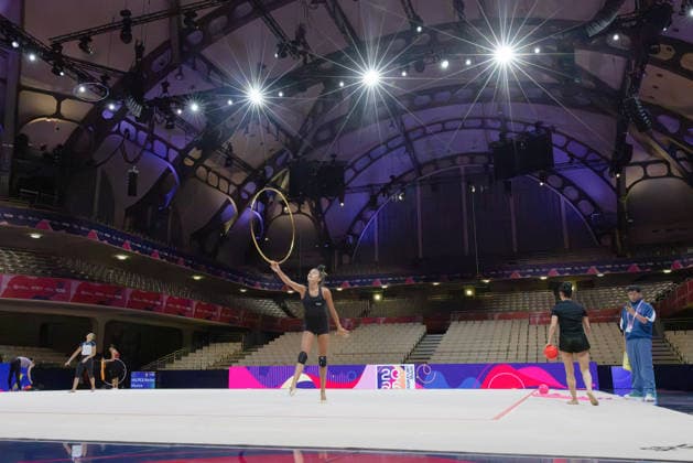 Weltmeisterschaft der Rhythmischen Sportgymnastik Erste Trainingseinheiten der Sportlerinnen in der Frankfurter Festhalle. Weltmeisterschaft der Rhythmischen Sportgymnastik vom 11. bis zum 16. August in der Festhalle in Frankfurt am Main., Frankfurt am Main Hessen Deutschland Festhalle *** World Rhythmic Gymnastics Championships: Athletes First Training Sessions at Frankfurt s Festhalle World Rhythmic Gymnastics Championships from August 11 to 16 at the Festhalle in Frankfurt am Main, Frankfurt am Main, Hesse, Germany, Festhalle