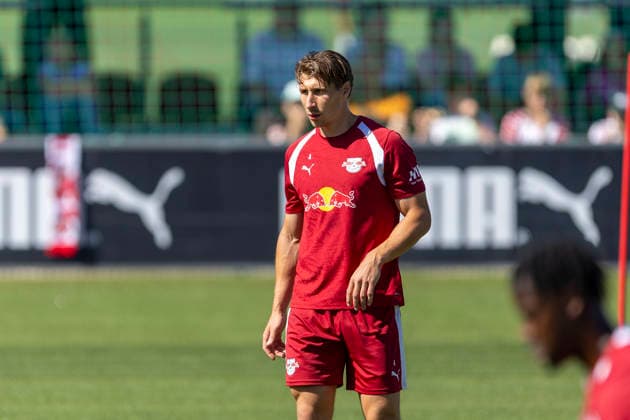 GER, Leipzig, Fussball, oeffentliches Training RB Leipzig im Bild v.l.: Willi Orban (RB Leipzig 04), 11.08.2026, RB Leipzig Training Akademie Cottaweg Leipzig DFL DFB REGULATIONS PROHIBIT ANY USE OF PHOTOGRAPHS AS IMAGE SEQUENCES AND OR QUASI-VIDEO, *** GER, Leipzig, Soccer, RB Leipzig public training session (pictured, from left: Willi Orban, RB Leipzig 04), August 11, 2026, RB Leipzig Training Academy, Cottaweg, Leipzig; DFL, DFB regulations prohibit any use of photographs as image sequences and or quasi-video, Copyright: HMBxMedia PaulxFritz