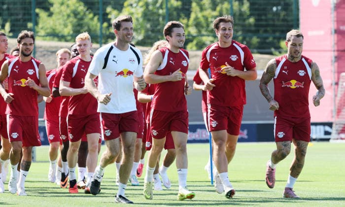 RB Leipzig Ð Training Bundesliga Leipzig, 11.08.2026, Red Bull Akademie, Fussball, 1.Bundesliga, RB Leipzig , Training , Im Bild: Erwärmung mit Athletiktrainer Daniel Behlau, Rocco Reitz, Willi Orban, David Raumr , Nur zur redaktionellen Nutzung. Only editorial use. , *** RB Leipzig – Training, Bundesliga, Leipzig, August 11, 2026, Red Bull Academy, Soccer, Bundesliga 1, RB Leipzig, Training, Pictured: Warm-up with athletic trainer Daniel Behlau, Rocco Reitz, Willi Orban, David Raumr, For editorial use only, Picture Point