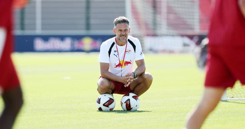 RB Leipzig Ð Training Bundesliga Leipzig, 11.08.2026, Red Bull Akademie, Fussball, 1.Bundesliga, RB Leipzig , Training , Im Bild: Trainer Martin Demichelis , Nur zur redaktionellen Nutzung. Only editorial use. , *** RB Leipzig – Training, Bundesliga, Leipzig, August 11, 2026, Red Bull Academy, Soccer, Bundesliga 1, RB Leipzig, Training, Pictured: Coach Martin Demichelis, For editorial use only, Picture Point