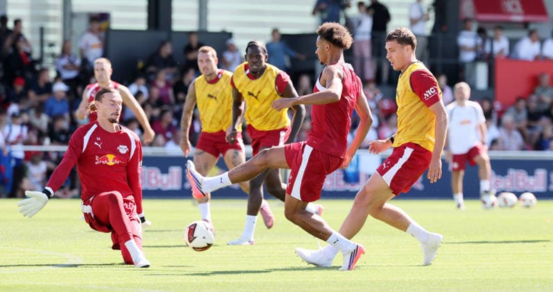 RB Leipzig Ð Training Bundesliga Leipzig, 11.08.2026, Red Bull Akademie, Fussball, 1.Bundesliga, RB Leipzig , Training , Im Bild: Torwart Maarten Vandevoordt, Tidiam Gomis, Maxime Esteve. , Nur zur redaktionellen Nutzung. Only editorial use. , *** RB Leipzig – Training, Bundesliga, Leipzig, August 11, 2026, Red Bull Academy, Soccer, Bundesliga 1, RB Leipzig, Training, Pictured: Goalkeeper Maarten Vandevoordt, Tidiam Gomis, Maxime Esteve, For editorial use only, Picture Point
