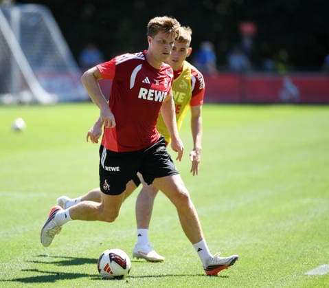 11.08.2026, xophax, Fussball 1.Bundesliga, 1.FC Koeln Training am Geissbockheim des 1.FC Köln. Platz 1. Marius Bülter , vorn ( 1.FC Köln ) und Isak Johannesson , rechts dahinter. Köln *** August 11, 2026, xophax, Soccer, Bundesliga 1, 1. FC Köln Training at the Geissbockheim, home of 1. FC Köln. 1st: Marius Bülter, in front: 1. FC Köln, and Isak Johannesson, to the right behind him: Köln