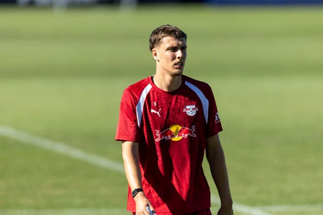 GER, Leipzig, Fussball, oeffentliches Training RB Leipzig im Bild v.l.: Maxime Esteve (RB Leipzig 03), 11.08.2026, RB Leipzig Training Akademie Cottaweg Leipzig DFL DFB REGULATIONS PROHIBIT ANY USE OF PHOTOGRAPHS AS IMAGE SEQUENCES AND OR QUASI-VIDEO, *** GER, Leipzig, Soccer, RB Leipzig public training session—pictured from left: Maxime Esteve, RB Leipzig 03, August 11, 2026, RB Leipzig Academy Training, Cottaweg, Leipzig; DFL and DFB regulations prohibit any use of photographs as image sequences and or quasi-video, Copyright: HMBxMedia PaulxFritz