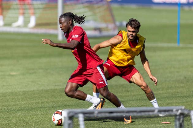 GER, Leipzig, Fussball, oeffentliches Training RB Leipzig im Bild v.l.: Johan Bakayoko (RB Leipzig 11), Max Finkgraefe (RB Leipzig 35), Zweikampf 11.08.2026, RB Leipzig Training Akademie Cottaweg Leipzig DFL DFB REGULATIONS PROHIBIT ANY USE OF PHOTOGRAPHS AS IMAGE SEQUENCES AND OR QUASI-VIDEO, *** GER, Leipzig, Soccer, RB Leipzig public training session—pictured from left: Johan Bakayoko (RB Leipzig 11), Max Finkgraefe (RB Leipzig 35), tackle on August 11, 2026, RB Leipzig Training Academy, Cottaweg, Leipzig. DFL and DFB regulations prohibit any use of photographs as image sequences and or quasi-video, Copyright: HMBxMedia PaulxFritz