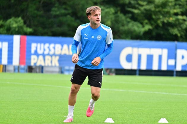 11.08.2026, Fußball, Herren, 2.BL, Saison 2026 2027, Training Holstein Kiel Leon Parduzi Kiel, Projensdorf Projensdorf, Trainigsplatz Schleswig-Holstein Deutschland *** August 11, 2026, Soccer, Men s, 2nd Division, 2026–2027 Season, Holstein Kiel Training Session with Leon Parduzi in Kiel, Projensdorf, Projensdorf, Training Field, Schleswig-Holstein, Germany