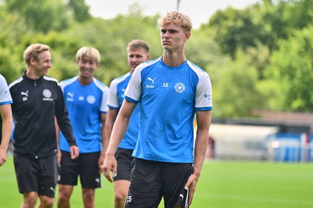 11.08.2026, Fußball, Herren, 2.BL, Saison 2026 2027, Training Holstein Kiel Kasper Davidsen Kiel, Projensdorf Projensdorf, Trainigsplatz Schleswig-Holstein Deutschland *** August 11, 2026, Soccer, Men s, 2nd Division, 2026–2027 Season, Holstein Kiel Training, Kasper Davidsen, Kiel, Projensdorf, Projensdorf, Training Field, Schleswig-Holstein, Germany