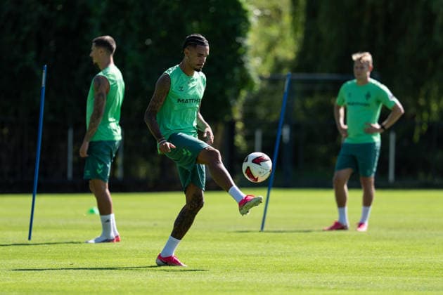 11.08.2026, GER Deutschland, Fussball, Saison 2026 2027, Trainingslager Werder Bremen, Tag 2. des Trainingslagers von SV Werder Bremen in Harsewinkel-Marienfeld, 2. Trainingseinheit des Tages Samuel Mbangula (SV Werder Bremen, 7) Einzelaktion; Ganzkörper Ganzkoerper ; Ball am Fuss; Harsewinkel-Marienfeld Hotel-Residence Klosterpforte Nordrhein-Westfalen (NRW) Deutschland *** August 11, 2026, GER Germany, Soccer, 2026–2027 Season, Werder Bremen Training Camp, Day 2 of SV Werder Bremen’s training camp in Harsewinkel Marienfeld, 2nd training session of the day: Samuel Mbangula, SV Werder Bremen; 7 individual drills, full-body, ball at his feet, Harsewinkel Marienfeld, Hotel Residence Klosterpforte, North Rhine-Westphalia (NRW), Germany Copyright: xnordphotoxGmbHx xChristianxSchulzex