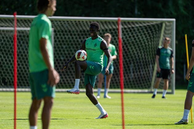 11.08.2026, GER Deutschland, Fussball, Saison 2026 2027, Trainingslager Werder Bremen, Tag 2. des Trainingslagers von SV Werder Bremen in Harsewinkel-Marienfeld, 2. Trainingseinheit des Tages Karim Coulibaly (SV Werder Bremen, 31) Einzelaktion; Ganzkörper Ganzkoerper ; Ball am Fuss; Harsewinkel-Marienfeld Hotel-Residence Klosterpforte Nordrhein-Westfalen (NRW) Deutschland *** August 11, 2026, GER Germany, Soccer, 2026–2027 Season, Werder Bremen Training Camp, Day 2 of SV Werder Bremen’s training camp in Harsewinkel Marienfeld, 2nd training session of the day: Karim Coulibaly, SV Werder Bremen; 31 individual drills, full-body, ball at his feet, Harsewinkel Marienfeld, Hotel Residence Klosterpforte, North Rhine-Westphalia (NRW), Germany Copyright: xnordphotoxGmbHx xChristianxSchulzex