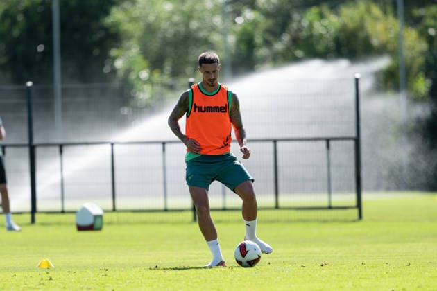 11.08.2026, GER Deutschland, Fussball, Saison 2026 2027, Trainingslager Werder Bremen, Tag 2. des Trainingslagers von SV Werder Bremen in Harsewinkel-Marienfeld, 2. Trainingseinheit des Tages Marco Friedl (SV Werder Bremen, 32) Einzelaktion; Ganzkörper Ganzkoerper ; Ball am Fuss; Harsewinkel-Marienfeld Hotel-Residence Klosterpforte Nordrhein-Westfalen (NRW) Deutschland *** August 11, 2026, GER Germany, Soccer, 2026–2027 Season, Werder Bremen Training Camp, Day 2 of SV Werder Bremen’s training camp in Harsewinkel Marienfeld, 2nd training session of the day: Marco Friedl, SV Werder Bremen; 32 individual drills, full-body, ball at the feet; Harsewinkel, Marienfeld, Hotel Residence Klosterpforte, North Rhine-Westphalia (NRW), Germany Copyright: xnordphotoxGmbHx xChristianxSchulzex