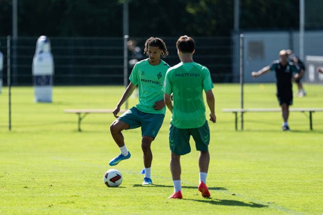 11.08.2026, GER Deutschland, Fussball, Saison 2026 2027, Trainingslager Werder Bremen, Tag 2. des Trainingslagers von SV Werder Bremen in Harsewinkel-Marienfeld, 2. Trainingseinheit des Tages Kenny Queta (SV Werder Bremen, 19) Einzelaktion; Ganzkörper Ganzkoerper ; Ball am Fuss; Harsewinkel-Marienfeld Hotel-Residence Klosterpforte Nordrhein-Westfalen (NRW) Deutschland *** August 11, 2026, GER Germany, Soccer, 2026–2027 Season, Werder Bremen Training Camp, Day 2 of SV Werder Bremen’s training camp in Harsewinkel Marienfeld, 2nd training session of the day: Kenny Queta, SV Werder Bremen; 19 individual drills, full-body, ball at his feet; Harsewinkel, Marienfeld, Hotel Residence Klosterpforte, North Rhine-Westphalia (NRW), Germany Copyright: xnordphotoxGmbHx xChristianxSchulzex