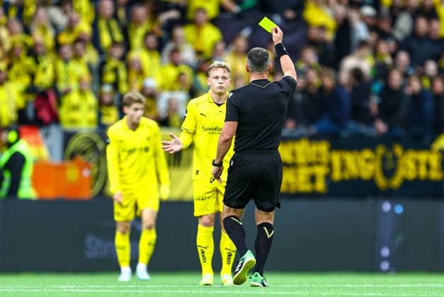 Fotball, Champions League 2025 2026: Bodo Glimt - Union Saint-Gilloise Bodo 20260811. Sondre Auklend far gult kort under kvalifiseringskampen til Champions League mellom Bodo Glimt og Union Saint-Gilloise pa Aspmyra stadion. Foto: Mats Torbergsen NTB Bodo Norge EDITORIAL USE ONLY. RESTRICTED USE FOR BETTING COMPANIES Ref:_SPOeyNFjVKPzF8.jpg *** Soccer, Champions League 2025–2026 Bodo Glimt vs. Union Saint-Gilloise Bodo, August 11, 2026: Sondre Auklend receives a yellow card during the Champions League qualifying match between Bodo Glimt and Union Saint-Gilloise at Aspmyra Stadium. Photo: Mats Torbergsen, NTB Bodo, Norway EDITORIAL USE ONLY RESTRICTED USE FOR BETTING COMPANIES  Copyright: xMatsxTorbergsenx xNTBx