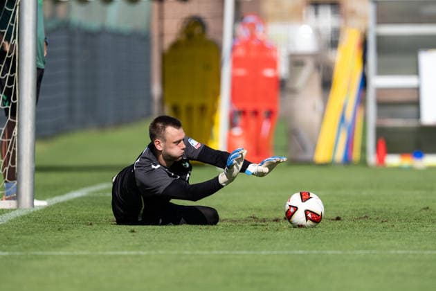 11.08.2026, GER Deutschland, Fussball, Saison 2026 2027, Trainingslager Werder Bremen, Tag 2. des Trainingslagers von SV Werder Bremen in Harsewinkel-Marienfeld, 2. Trainingseinheit des Tages Karl Hein (SV Werder Bremen, 1) hält den Ball, Harsewinkel-Marienfeld Hotel-Residence Klosterpforte Nordrhein-Westfalen (NRW) Deutschland *** August 11, 2026, GER Germany, Soccer, 2026–2027 Season, Werder Bremen Training Camp, Day 2 of SV Werder Bremen’s training camp in Harsewinkel Marienfeld, 2nd training session of the day: Karl Hein of SV Werder Bremen, 1, holding the ball, Harsewinkel Marienfeld Hotel Residence Klosterpforte, North Rhine-Westphalia (NRW), Germany Copyright: xnordphotoxGmbHx xChristianxSchulzex