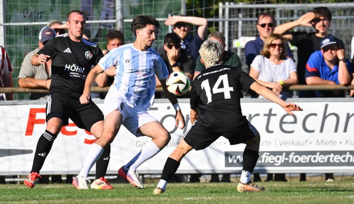 11.08.2026 - Fussball - Saison 2026 2027 - BFV - Toto-Pokal : FC Wendelstein - TSV 1860 München ( Löwen ) - - xwoxzix - Cristian Leone (17, TSV 1860 München ) gegen Carlos Schepl (4, FC Wendelstein ) Joschua Baran (14, FC Wendelstein )f, rechts ) *** August 11, 2026 Soccer Season 2026–2027 BFV Toto Cup FC Wendelstein TSV 1860 Munich Lions xwoxzix Cristian Leone 17, TSV 1860 Munich vs. Carlos Schepl 4, FC Wendelstein Joschua Baran 14, FC Wendelstein f, right