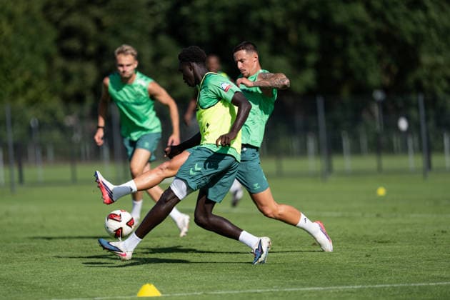 11.08.2026, GER Deutschland, Fussball, Saison 2026 2027, Trainingslager Werder Bremen, Tag 2. des Trainingslagers von SV Werder Bremen in Harsewinkel-Marienfeld, 2. Trainingseinheit des Tages Zweikampf zwischen Karim Coulibaly (SV Werder Bremen, 31) und Marco Friedl (SV Werder Bremen, 32) Harsewinkel-Marienfeld Hotel-Residence Klosterpforte Nordrhein-Westfalen (NRW) Deutschland *** August 11, 2026, GER Germany, Soccer, 2026–2027 Season, Werder Bremen Training Camp, Day 2 of SV Werder Bremen’s training camp in Harsewinkel Marienfeld, 2nd training session of the day: A tackle between Karim Coulibaly (SV Werder Bremen, 31) and Marco Friedl (SV Werder Bremen, 32) in Harsewinkel Marienfeld at the Hotel Residence Klosterpforte, North Rhine-Westphalia (NRW), Germany Copyright: xnordphotoxGmbHx xChristianxSchulzex