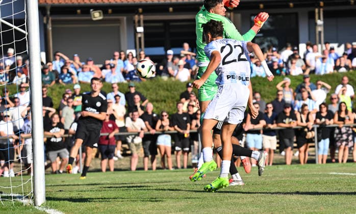 11.08.2026 - Fussball - Saison 2026 2027 - BFV - Toto-Pokal : FC Wendelstein - TSV 1860 München ( Löwen ) - - xwoxzix - Loris Husic (22, TSV 1860 München ) erzielt Treffer Tor Torschuß zum 0:1 gegen Tim Lierhammer (1, FC Wendelstein ) *** August 11, 2026 Soccer Season 2026–2027 BFV Toto Cup FC Wendelstein TSV 1860 Munich Lions xwoxzix Loris Husic 22, TSV 1860 Munich scores a goal—a shot on goal—to make it 0–1 against Tim Lierhammer 1, FC Wendelstein