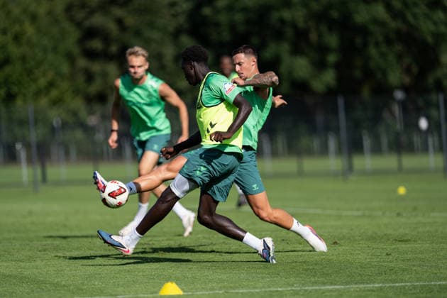 11.08.2026, GER Deutschland, Fussball, Saison 2026 2027, Trainingslager Werder Bremen, Tag 2. des Trainingslagers von SV Werder Bremen in Harsewinkel-Marienfeld, 2. Trainingseinheit des Tages Zweikampf zwischen Karim Coulibaly (SV Werder Bremen, 31) und Marco Friedl (SV Werder Bremen, 32) Harsewinkel-Marienfeld Hotel-Residence Klosterpforte Nordrhein-Westfalen (NRW) Deutschland *** August 11, 2026, GER Germany, Soccer, 2026–2027 Season, Werder Bremen Training Camp, Day 2 of SV Werder Bremen’s training camp in Harsewinkel Marienfeld, 2nd training session of the day: A tackle between Karim Coulibaly (SV Werder Bremen, 31) and Marco Friedl (SV Werder Bremen, 32) in Harsewinkel Marienfeld at the Hotel Residence Klosterpforte, North Rhine-Westphalia (NRW), Germany Copyright: xnordphotoxGmbHx xChristianxSchulzex