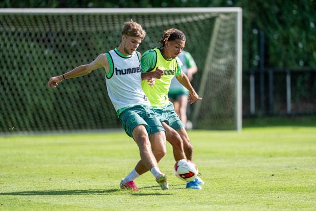 11.08.2026, GER Deutschland, Fussball, Saison 2026 2027, Trainingslager Werder Bremen, Tag 2. des Trainingslagers von SV Werder Bremen in Harsewinkel-Marienfeld, 2. Trainingseinheit des Tages Mick Schmetgens (SV Werder Bremen, 33) Einzelaktion; Ganzkörper Ganzkoerper ; Ball am Fuss; Harsewinkel-Marienfeld Hotel-Residence Klosterpforte Nordrhein-Westfalen (NRW) Deutschland *** August 11, 2026, GER Germany, Soccer, 2026–2027 Season, Werder Bremen Training Camp, Day 2 of SV Werder Bremen’s training camp in Harsewinkel Marienfeld, 2nd training session of the day for Mick Schmetgen’s SV Werder Bremen, 33 individual drills, full-body, ball at his feet, Harsewinkel Marienfeld, Hotel Residence Klosterpforte, North Rhine-Westphalia (NRW), Germany Copyright: xnordphotoxGmbHx xChristianxSchulzex