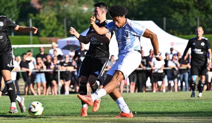 11.08.2026 - Fussball - Saison 2026 2027 - BFV - Toto-Pokal : FC Wendelstein - TSV 1860 München ( Löwen ) - - xwoxzix - Arian Ortivero Calderon (12, TSV 1860 München ) erzielt Treffer Tor Torschuß zum 0:2 gegen Felix Hammel (6, FC Wendelstein ) *** August 11, 2026 Soccer Season 2026–2027 BFV Toto Cup FC Wendelstein TSV 1860 Munich Lions xwoxzix Arian Ortivero Calderon 12, TSV 1860 Munich scores a goal, making the score 0–2 off a shot by Felix Hammel 6, FC Wendelstein