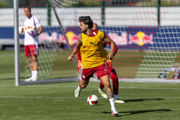 GER, Leipzig, Fussball, oeffentliches Training RB Leipzig im Bild v.l.: Max Finkgraefe (RB Leipzig 35), 11.08.2026, RB Leipzig Training Akademie Cottaweg Leipzig DFL DFB REGULATIONS PROHIBIT ANY USE OF PHOTOGRAPHS AS IMAGE SEQUENCES AND OR QUASI-VIDEO, *** GER, Leipzig, Soccer, RB Leipzig public training session—pictured from left: Max Finkgraefe, RB Leipzig 35, August 11, 2026, RB Leipzig Training Academy, Cottaweg, Leipzig; DFL, DFB regulations prohibit any use of photographs as image sequences and or quasi-video, Copyright: HMBxMedia PaulxFritz