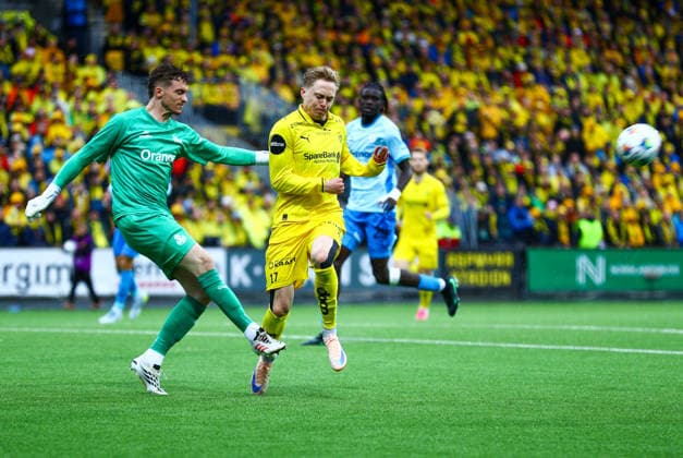 Fotball, Champions League 2025 2026: Bodo Glimt - Union Saint-Gilloise Bodo 20260811. Vic Chambaere og Ola Brynhildsen under kvalifiseringskampen til Champions League mellom Bodo Glimt og Union Saint-Gilloise pa Aspmyra stadion. Foto: Mats Torbergsen NTB Bodo Norge EDITORIAL USE ONLY. RESTRICTED USE FOR BETTING COMPANIES Ref:_SPOc1WLOU_eQMg.jpg *** Soccer, Champions League 2025–2026 Bodo Glimt Union Saint Gilloise Bodo 20260811 Vic Chambaere and Ola Brynhildsen during the Champions League qualifying match between Bodo Glimt and Union Saint Gilloise at Aspmyra Stadium Photo: Mats Torbergsen NTB Bodo Norway EDITORIAL USE ONLY RESTRICTED USE FOR BETTING COMPANIES  Copyright: xMatsxTorbergsenx xNTBx