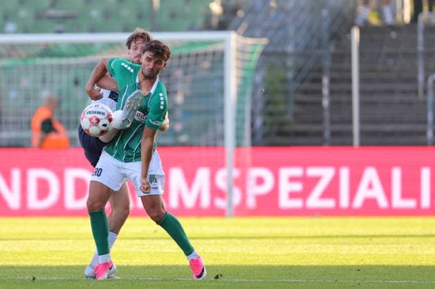 11.08.26, GER, Regionalliga Nord, Fussball, 1. Spieltag, Saison 2026 2027, Dietmar-Scholze-Stadion an der Lohmuehle, VfB Lübeck vs VfB Oldenburg Marc Schröder Marc Schroeder (VfB Oldenburg 20) im Zweikampf gegen Dardan Karimani (VfB Luebeck 10) Foto nordphoto GmbH Tauchnitz Luebeck Dietmar-Scholze-Stadion an der Lohmuehle SH Germany *** August 26, 2026, GER, Regionalliga Nord, Soccer, Matchday 1, 2026–2027 Season, Dietmar Scholze Stadium an der Lohmuehle, VfB Lübeck vs. VfB Oldenburg: Marc Schröder (VfB Oldenburg 20) in a tackle against Dardan Karimani (VfB Lübeck 10). Photo: nordphoto GmbH, Tauchnitz, Lübeck, Dietmar Scholze Stadium an der Lohmuehle, SH, Germany Copyright: xnordphotoxGmbHx xTauchnitzx