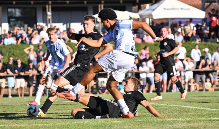 11.08.2026 - Fussball - Saison 2026 2027 - BFV - Toto-Pokal : FC Wendelstein - TSV 1860 München ( Löwen ) - - xwoxzix - Arian Ortivero Calderon (12, TSV 1860 München ) gegen ??? und Dennis Schwalb (10, FC Wendelstein , unten ) *** August 11, 2026 Soccer Season 2026–2027 BFV Toto Cup FC Wendelstein vs. TSV 1860 Munich Löwen xwoxzix Arian Ortivero Calderon 12, TSV 1860 Munich vs. Dennis Schwalb 10, FC Wendelstein, below