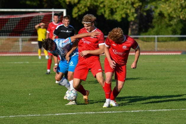 Ben-Luca Fisher (SV Stuttgarter Kickers, 06), Jakob Bader (FC Rottenburg, 17), Lukas Behr (FC Rottenburg, 11) FC Rottenburg vs. SV Stuttgarter Kickers ,Fussball, WFV-Pokal, Gruppe 3, 3. Runde, Wuerttemberg, Saison 2026 2027, 11.08.2026, FC Rottenburg vs. SV Stuttgarter Kickers ,Fussball, WFV-Pokal, Gruppe 3, 3. Runde, Wuerttemberg, Saison 2026 2027, 11.08.2026 Rottenburg am Neckar *** Ben Luca Fisher, SV Stuttgarter Kickers, 06, Jakob Bader, FC Rottenburg, 17, Lukas Behr, FC Rottenburg, 11, FC Rottenburg vs. SV Stuttgarter Kickers, Soccer, WFV Cup, Group 3, Round 3, Württemberg, 2026–2027 Season, August 11, 2026, FC Rottenburg vs. SV Stuttgarter Kickers, Soccer, WFV Cup, Group 3, Round 3, Württemberg, 2026–2027 Season, August 11, 2026, Rottenburg am Neckar Copyright: xEibner-Pressefoto RalphxKunzex EP_RKE